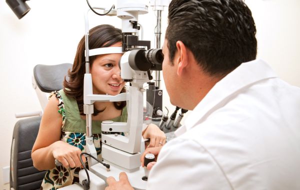 Retina Specialist vs Ophthalmologist